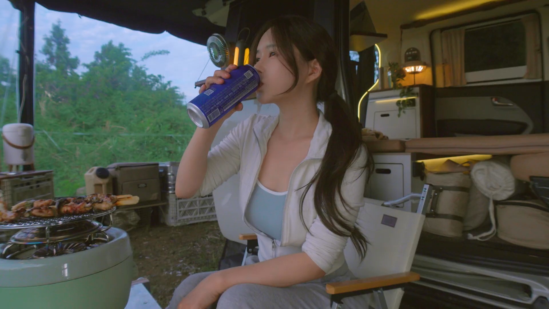 赏工艺、学“点蓝” 台湾大学生沉浸式体验景泰蓝非遗技艺